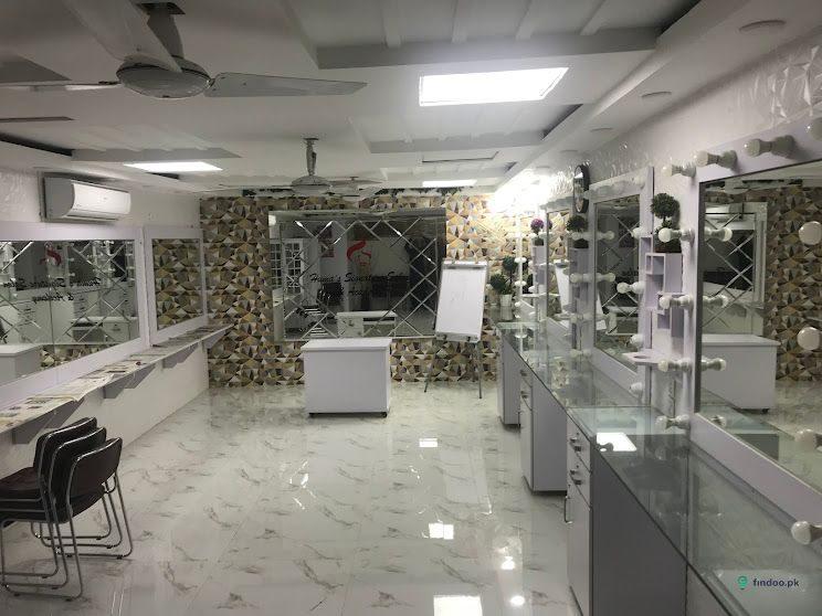 Huma’s Signature Salon